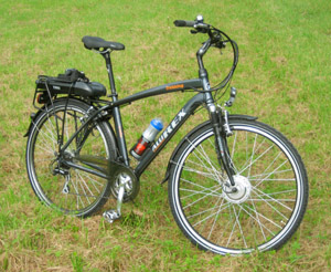 zwei sportliche Elektrofahrräder bzw. Pedelecs Typ AluRex stehen für Sie bereit