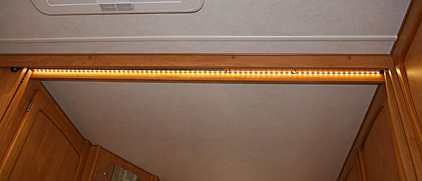 LED Lichtleiste verdeckt eingebaut